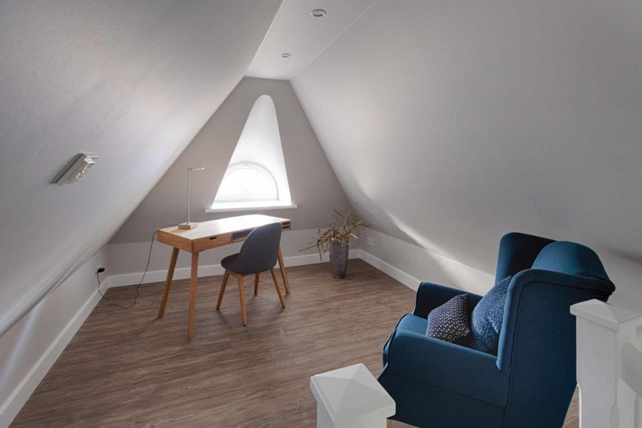 Rantum Dorf - Ferienappartments Im Reetdachhaus 1& 2 * Sylt