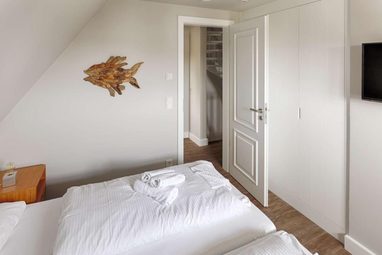 Rantum Dorf - Ferienappartments Im Reetdachhaus 1& 2 Sylt